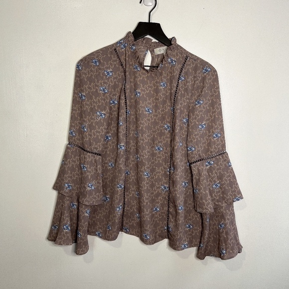 WAYF Bell Sleeve Floral Mock Neck Peasant Blouse - Picture 2 of 7